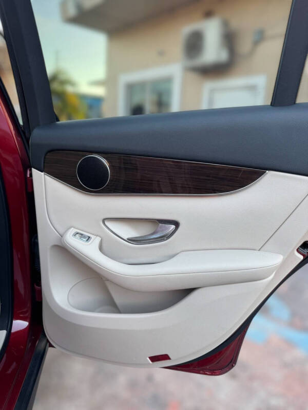 2021 Mercedes-Benz GLC GLC 300