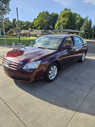 2005 Toyota Avalon for sale at RICKIES AUTO, LLC. in Portland OR