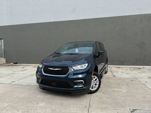 2025 Chrysler Pacifica Select