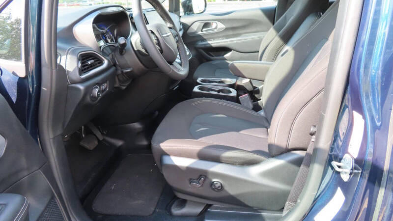 2024 Chrysler Pacifica Touring