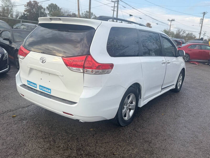 2013 Toyota Sienna XLE 8-Passenger