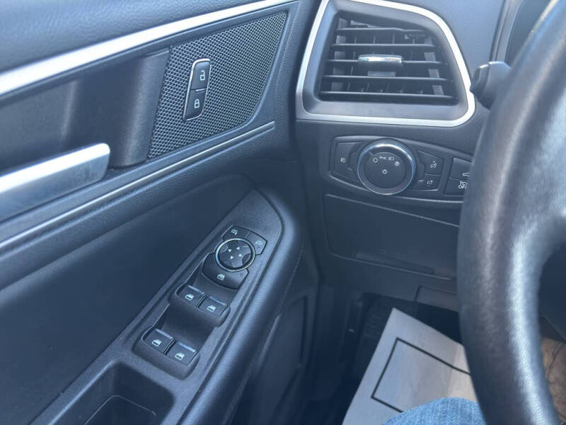 2022 Ford Edge SEL
