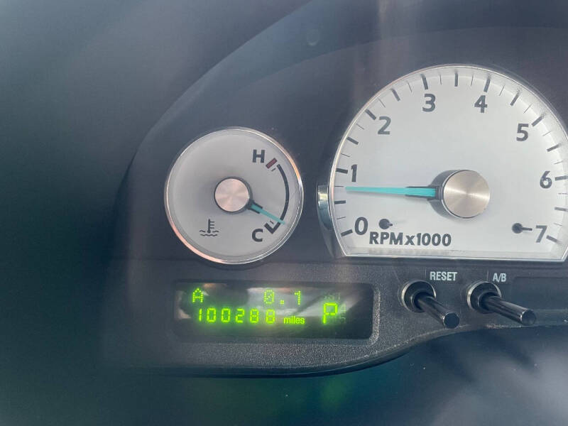 2004 Ford Thunderbird Deluxe