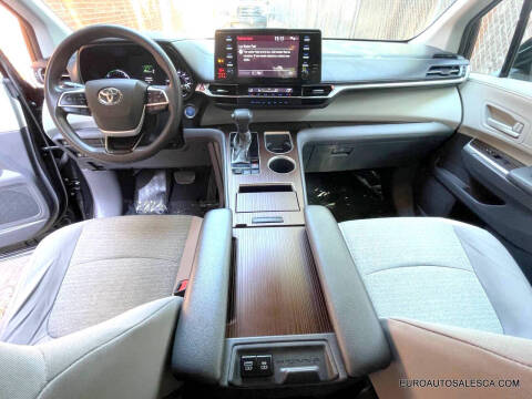 2021 Toyota Sienna LE 8-Passenger
