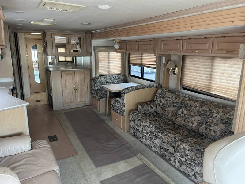 1998 Freightliner XC Chassis