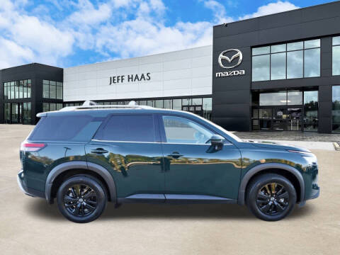 2024 Nissan Pathfinder SL