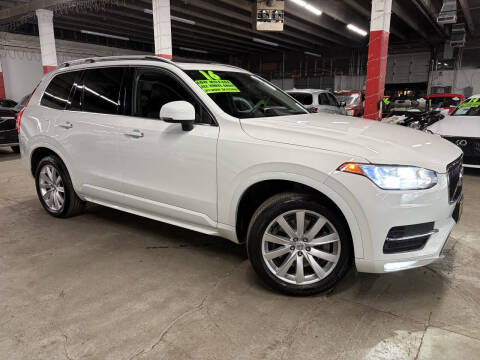 2016 Volvo XC90 T6 Momentum