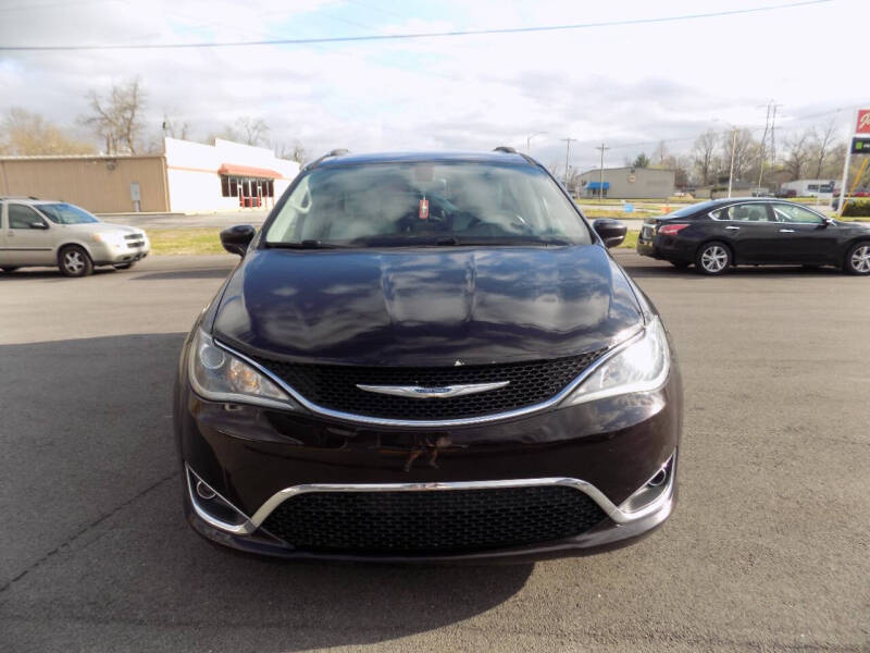 2017 Chrysler Pacifica Touring-L Plus