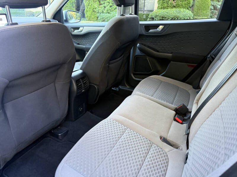 2020 Ford Escape SE