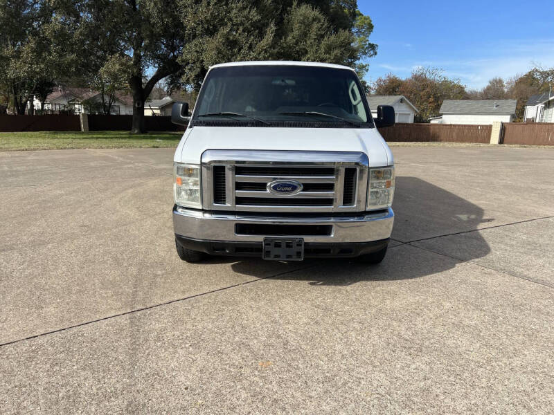 2009 Ford E-Series Econoline Wagon XLT's photo