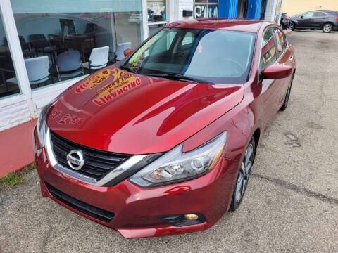2017 Nissan Altima for sale at AutoMotion Sales in Franklin OH