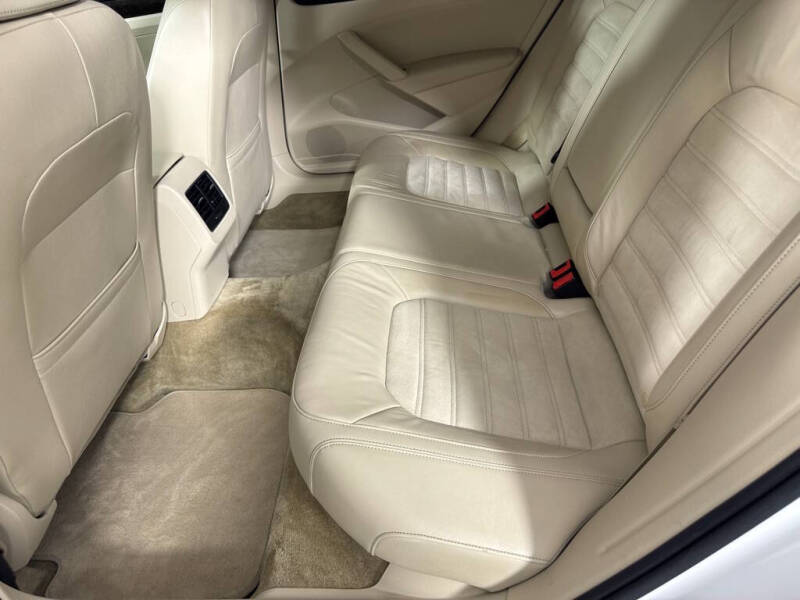 2015 Volkswagen Passat 1.8T SEL Premium