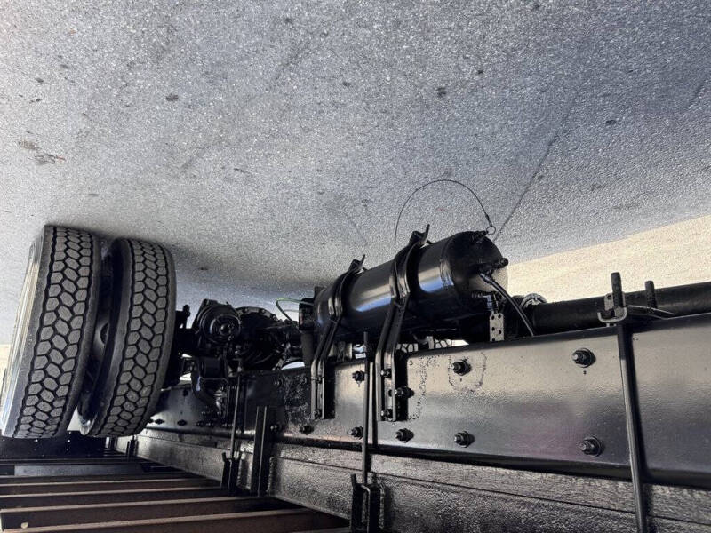 2018 Freightliner M2 106