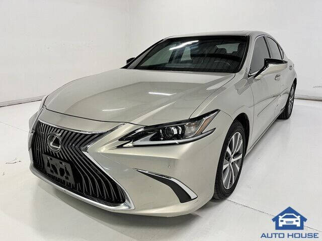 2020 Lexus ES 350's photo