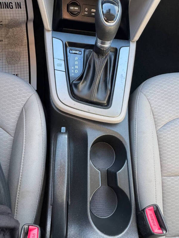 2020 Hyundai Elantra SE