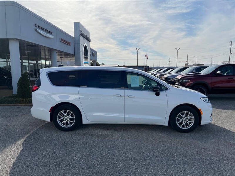 2024 Chrysler Pacifica Touring L