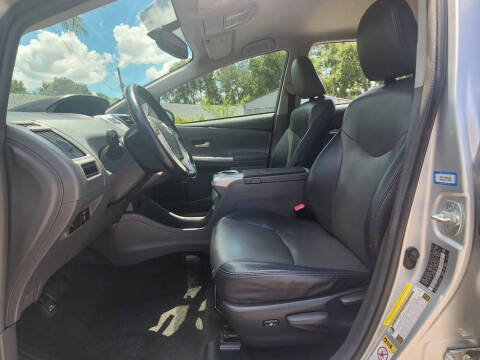 2013 Toyota Prius v Five