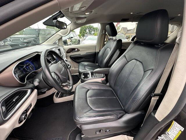 2017 Chrysler Pacifica Touring-L