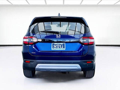 2023 Honda Pilot EX-L w/Rear Captain's Chairs