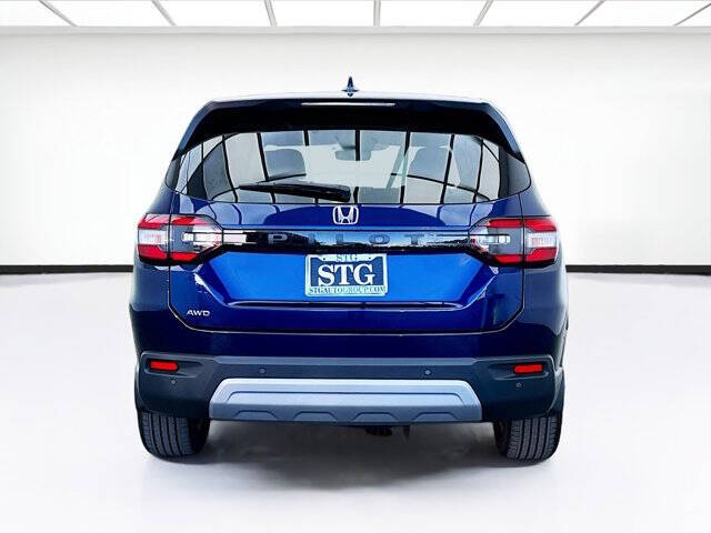 2023 Honda Pilot EX-L w/Rear Captain's Chairs