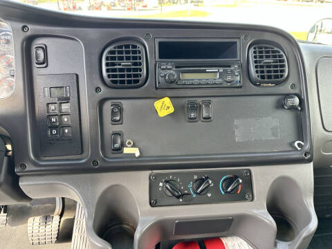 2012 Freightliner M2 106