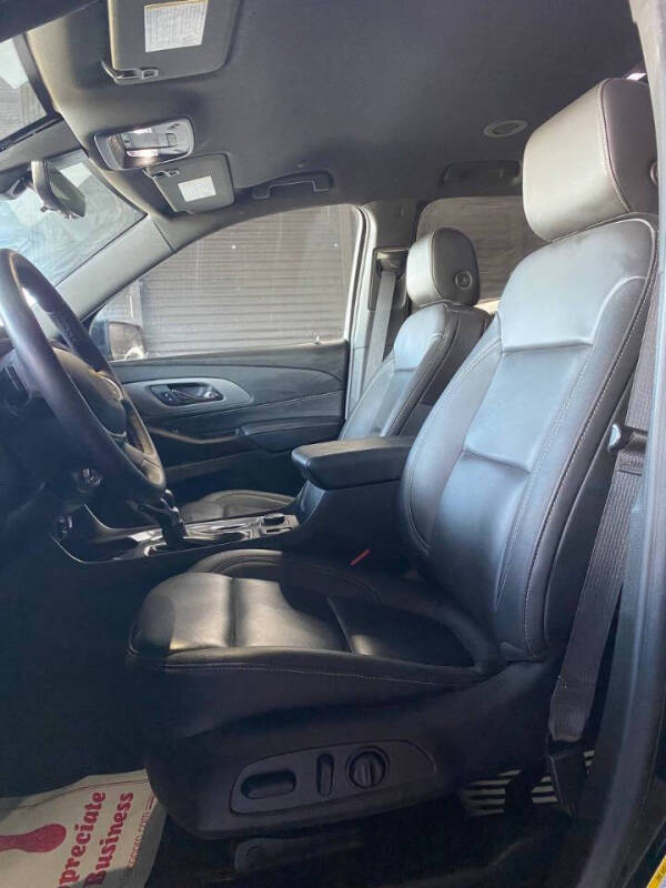2023 Chevrolet Traverse LT Leather