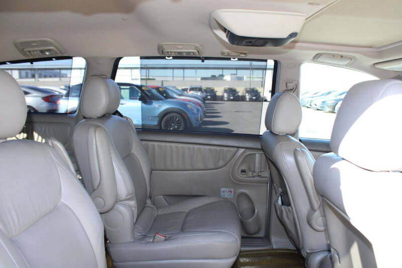 2004 Toyota Sienna XLE Limited 7 Passenger