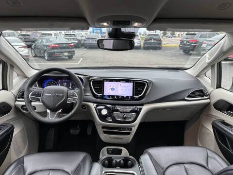 2023 Chrysler Pacifica Touring L