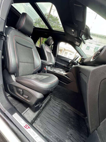 2022 Ford Explorer ST-Line