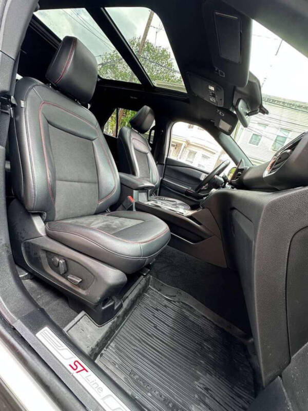 2022 Ford Explorer ST-Line