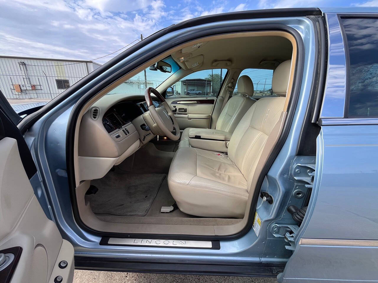 2010 Lincoln Town Car for sale at Carnival Car Company in Victoria, TX