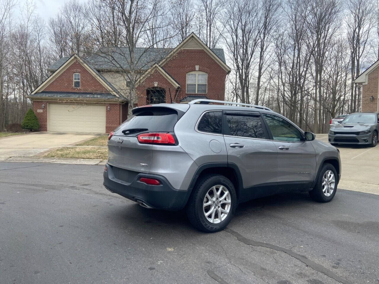 2016 Jeep Cherokee for sale at ZAKS AUTO INC in Detroit, MI