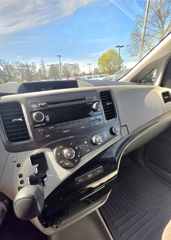 2011 Toyota Sienna