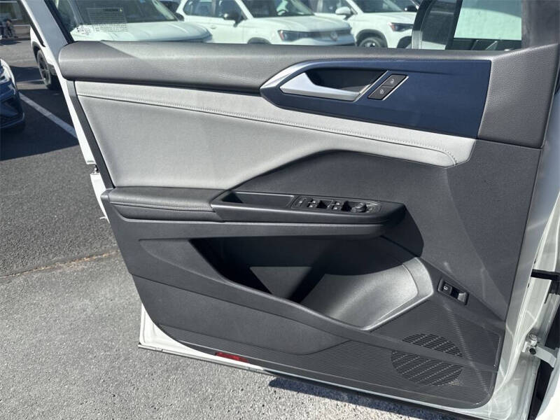 2024 Volkswagen Taos SE