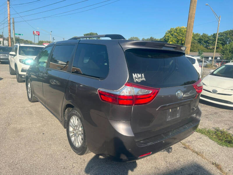 2017 Toyota Sienna XLE 8-Passenger