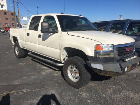 2004 GMC Sierra 2500HD for sale at R & J Auto Sales in Pocatello ID