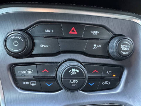 2017 Dodge Challenger SXT Plus