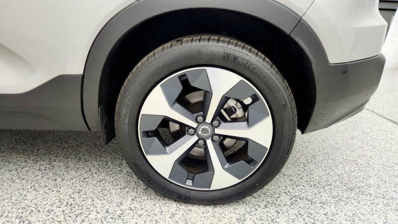 2025 Volvo XC40 B5 Plus Dark Theme