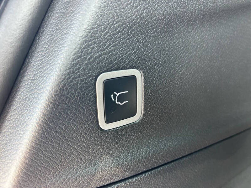 2025 Chrysler Voyager LX