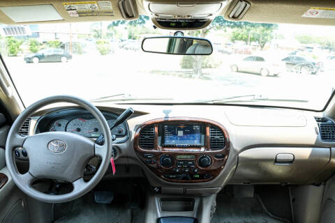 2004 Toyota Sequoia SR5