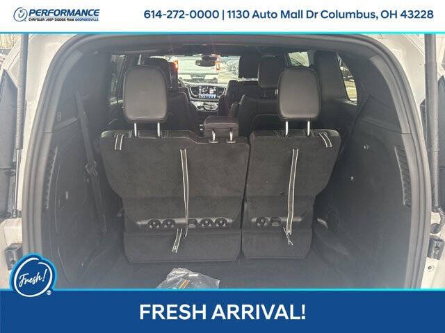 2025 Chrysler Pacifica Plug-In Hybrid Select