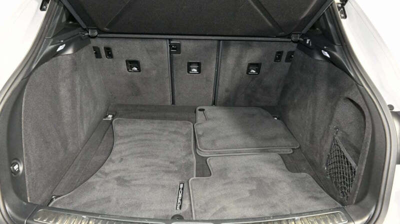 2021 Porsche Macan Turbo