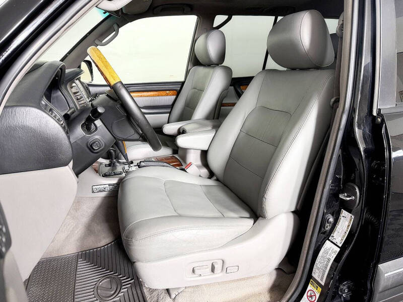 2004 Lexus LX 470