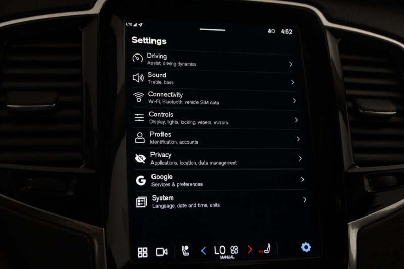 2025 Volvo XC90 B5 Plus Bright Theme