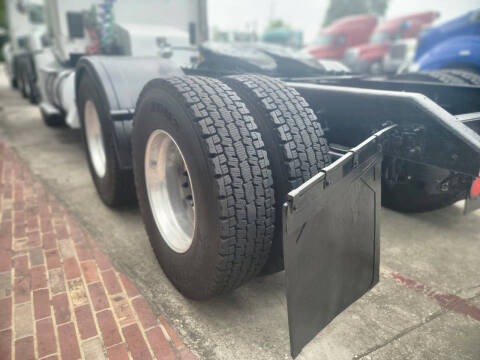 2015 Kenworth T-680 Day Cab