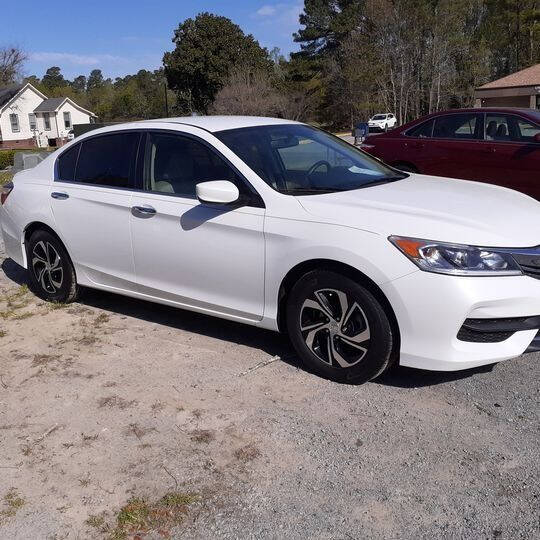2017 Honda Accord LX's photo