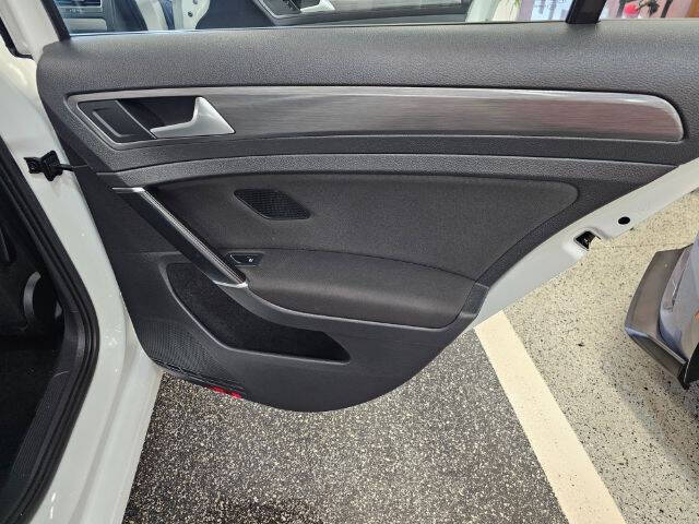 2019 Volkswagen Golf SE