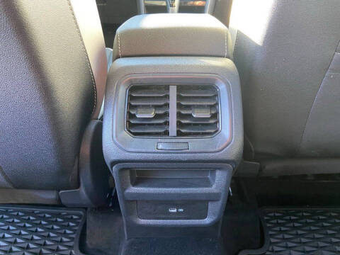 2025 Volkswagen Taos SE 4Motion