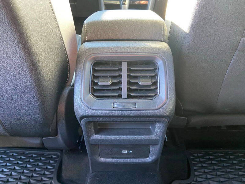 2025 Volkswagen Taos SE 4Motion