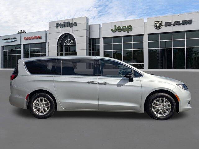 2026 Chrysler Voyager LX